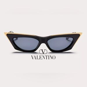 Emily in Paris VALENTINO GARAVANI EYEWEAR cat-eye tinted sunglasses